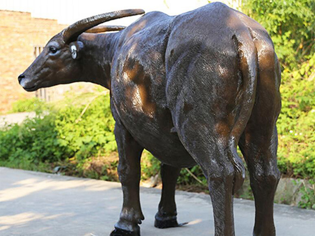 彩绘玻璃钢水牛雕塑公仔